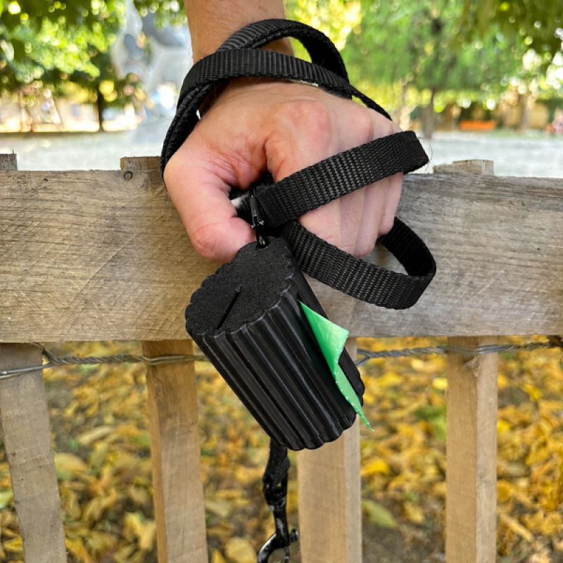 Porte sacs-à-crotte Fleur — Noir Corbeau (Satiné)