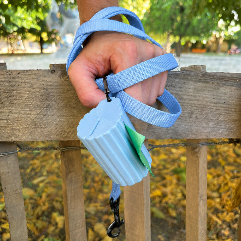 Porte sacs-à-crotte Fleur — Bleu Dauphin (Satiné)