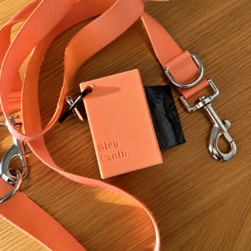 Porte sacs-à-crotte Cube — Orange Poisson-clown (Satiné)