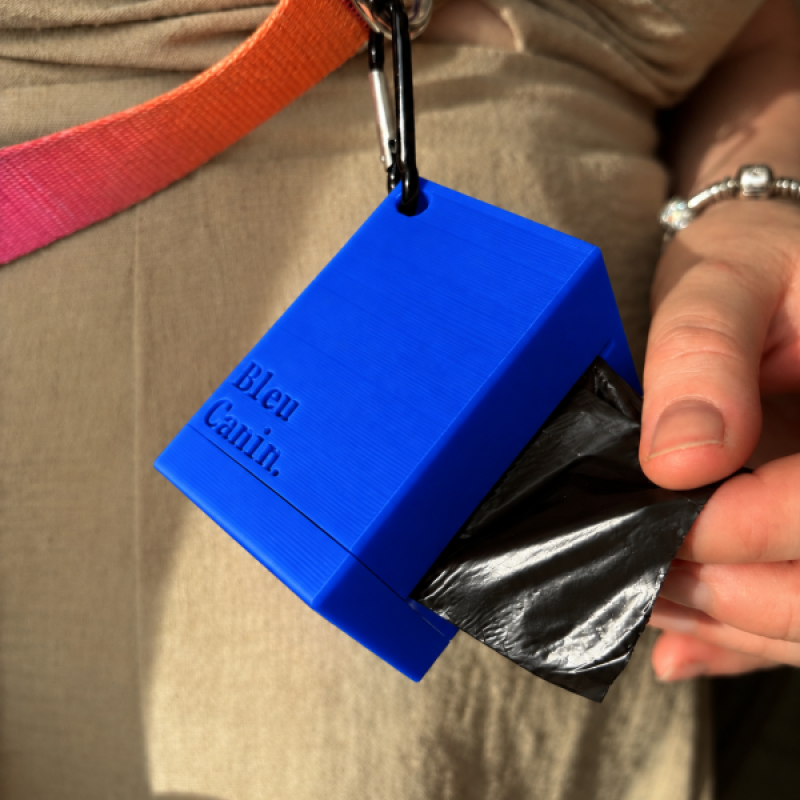 Porte sacs-à-crotte Cube — Bleu Canin (Satiné)