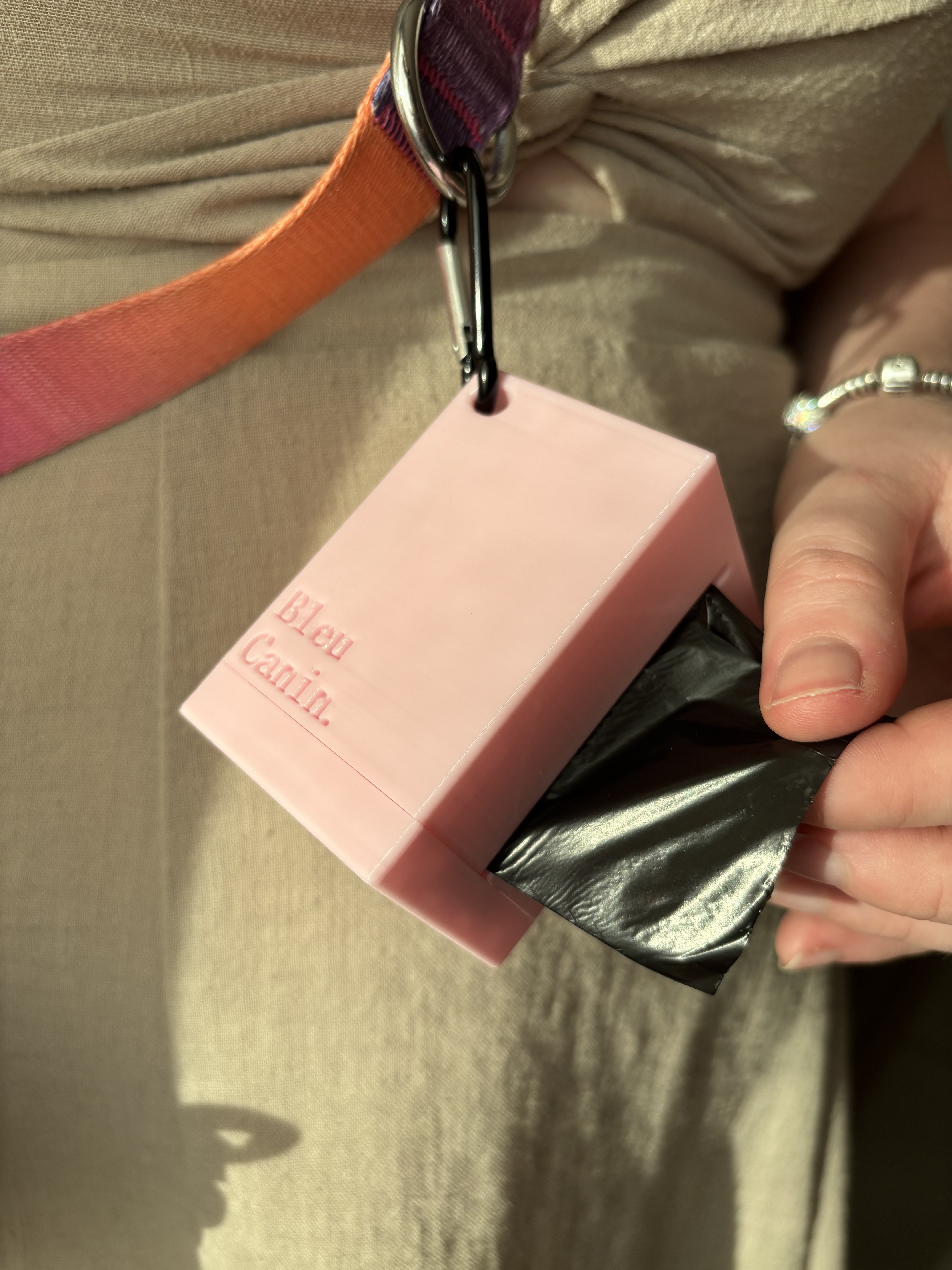 Porte sacs-à-crotte Cube