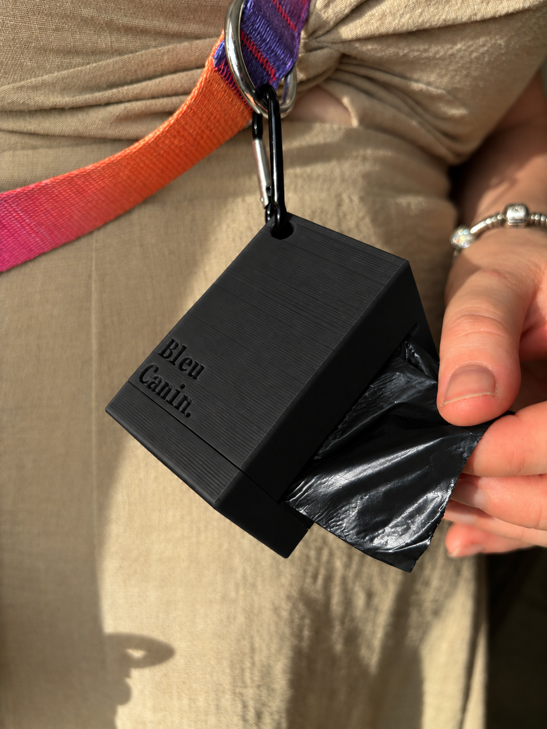 Porte sacs-à-crotte Cube