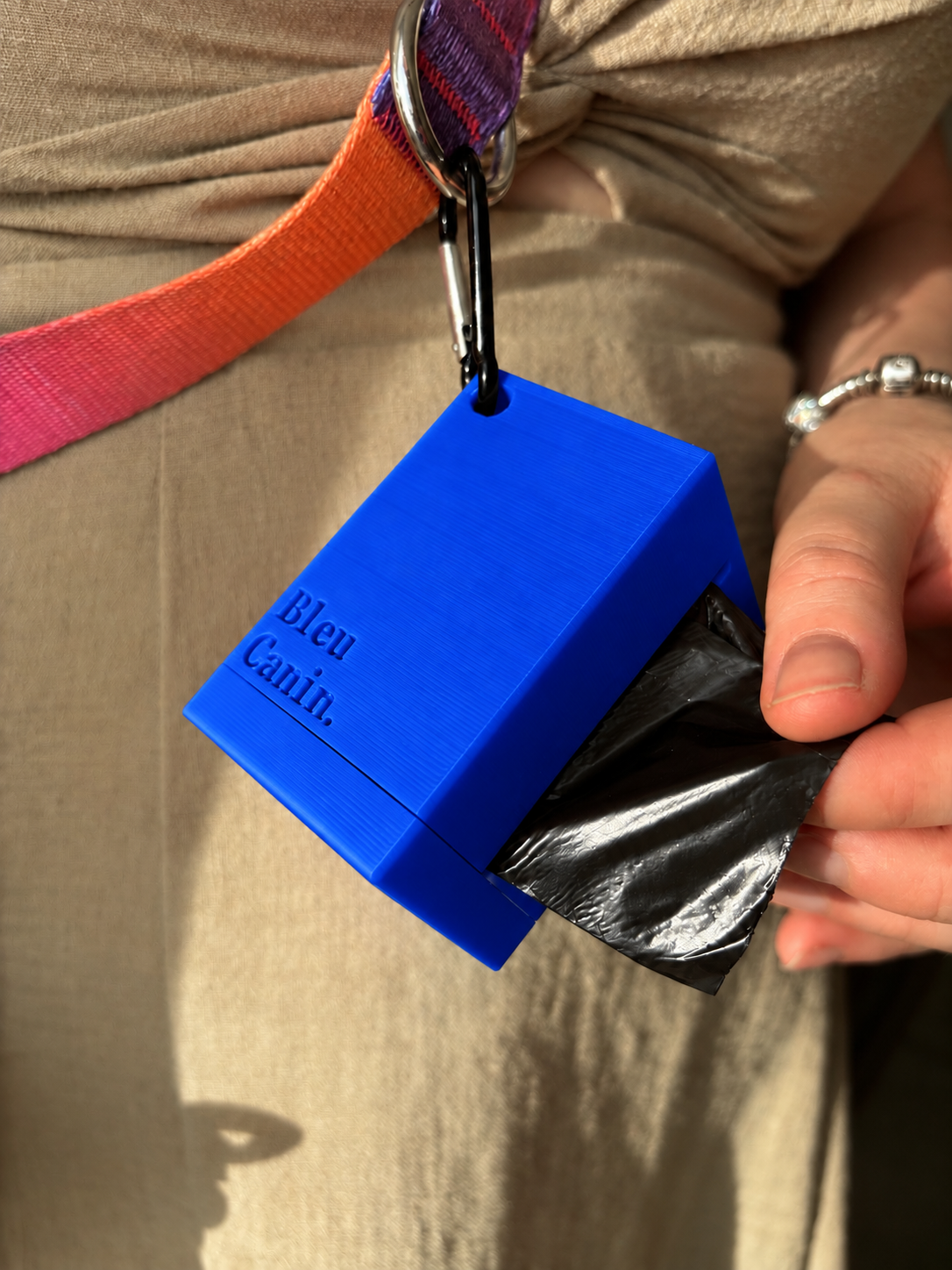 Porte sacs-à-crotte Cube